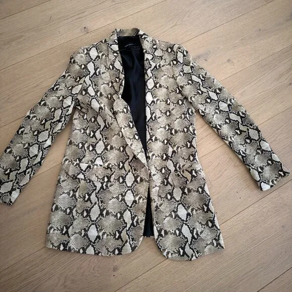 ZARA- SNAKESKIN BLAZER/JACKET- SIZE XS- LIKE NEW NEVER WORN - Picture 3 of 3